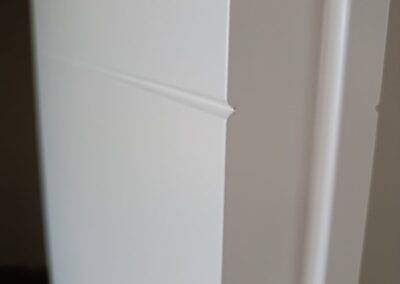 IDOOR INCISA 1046 BIANCO9010 + PORTA CON VETRO E DECORO 1053 (3 Filetti)